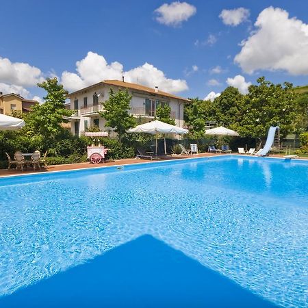 Hotel Giardino San Lorenzo in Campo Buitenkant foto