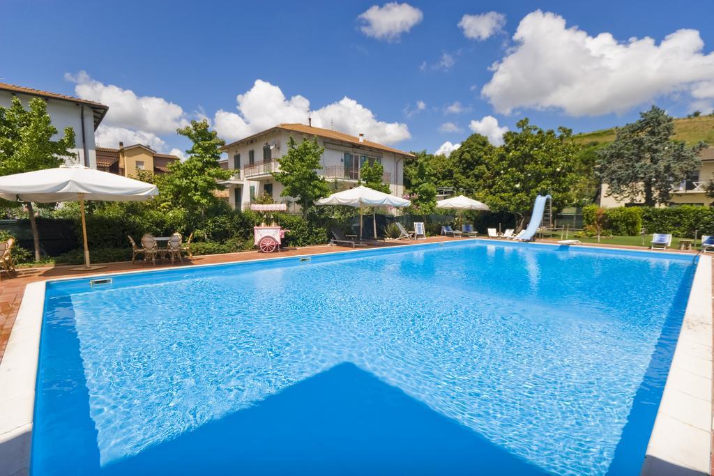Hotel Giardino San Lorenzo in Campo Buitenkant foto